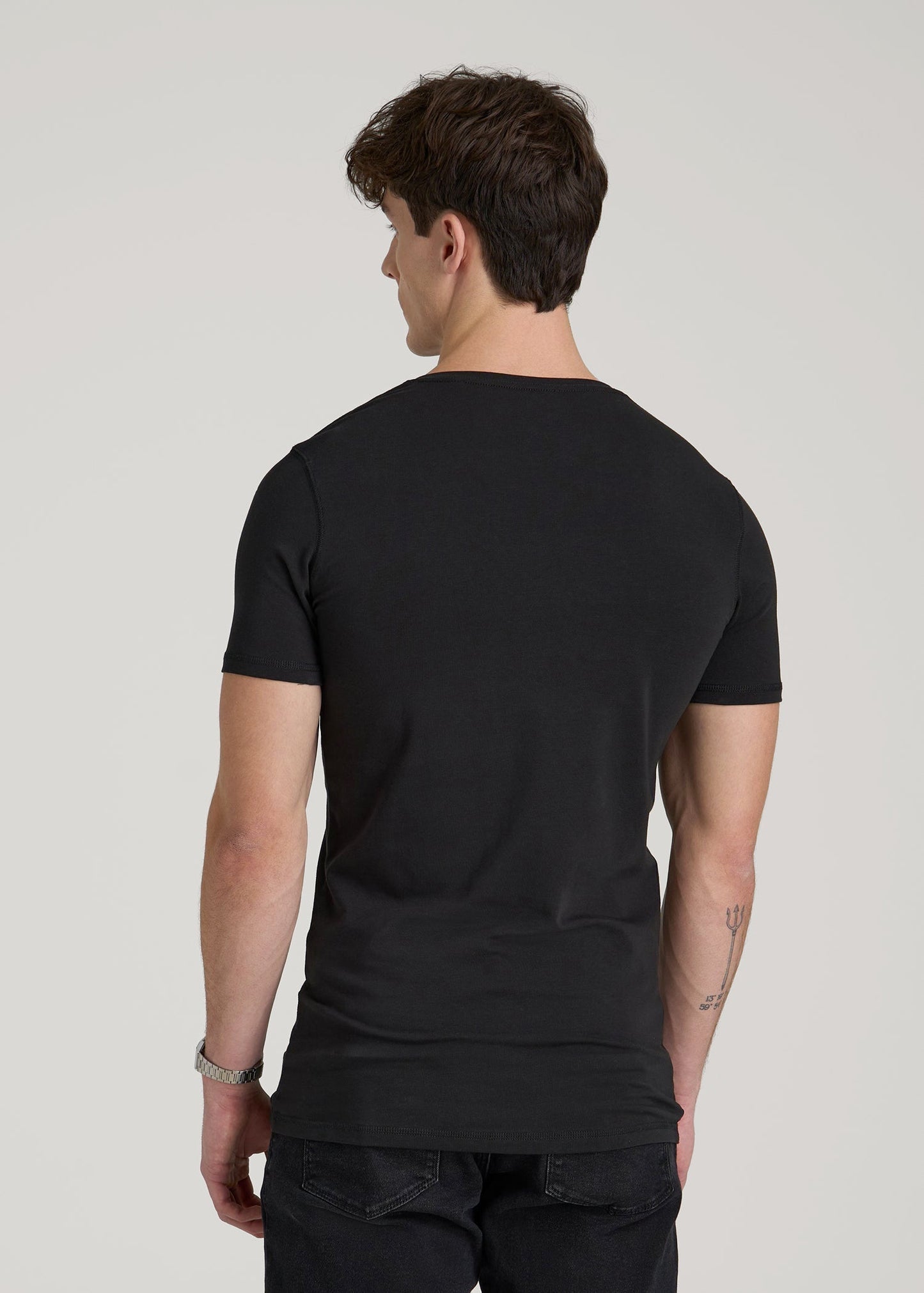 American Tall Men The Essential Slim Fit V-Neck Tee for Tall Men in Black