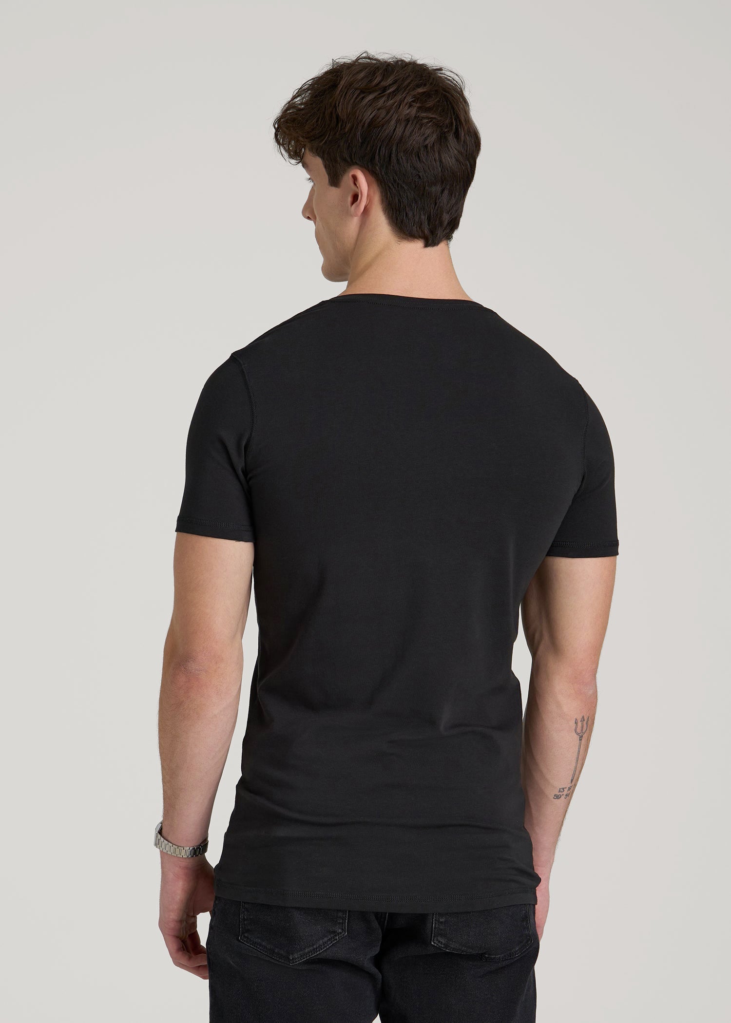 American Tall Men The Essential Slim Fit V-Neck Tee for Tall Men in Black