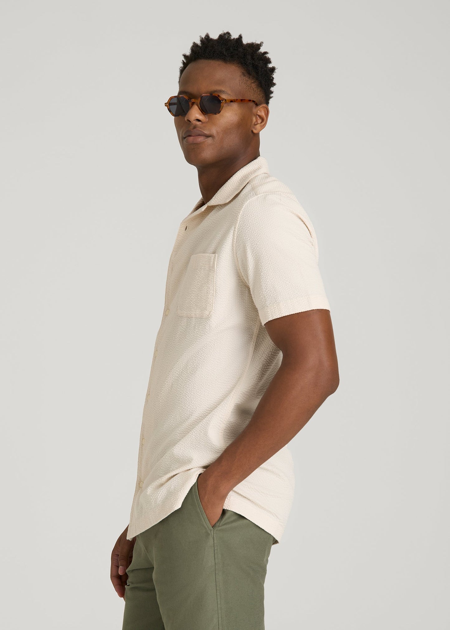 American Tall Men Seersucker Camp Collar Short Sleeve Shirt for Tall Men in White Sand