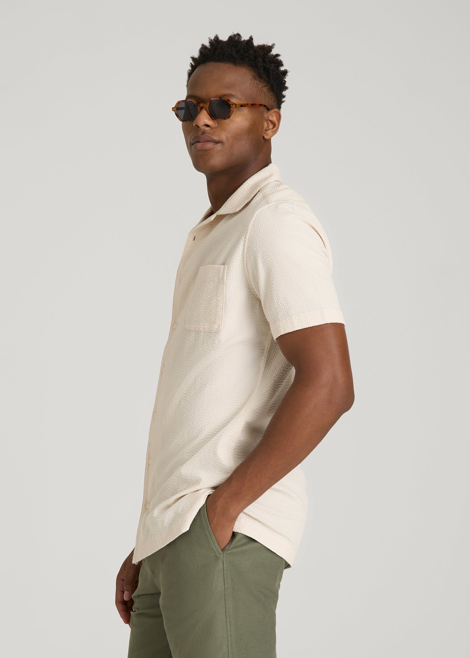 American Tall Men Seersucker Camp Collar Short Sleeve Shirt for Tall Men in White Sand