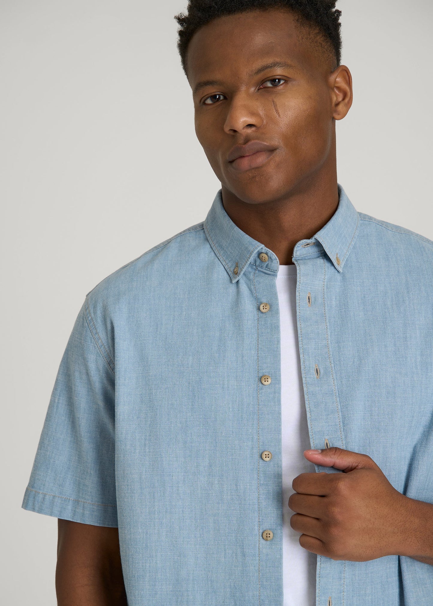 American Tall Men Short Sleeve Chambray Shirt for Tall Men in Light Blue Chambray
