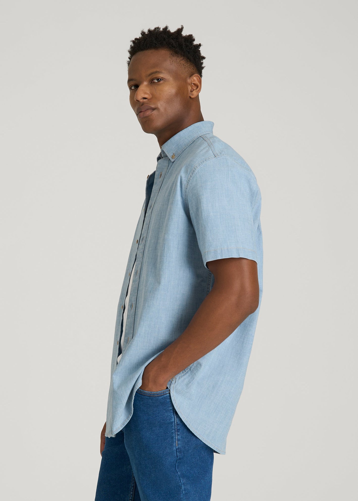 American Tall Men Short Sleeve Chambray Shirt for Tall Men in Light Blue Chambray