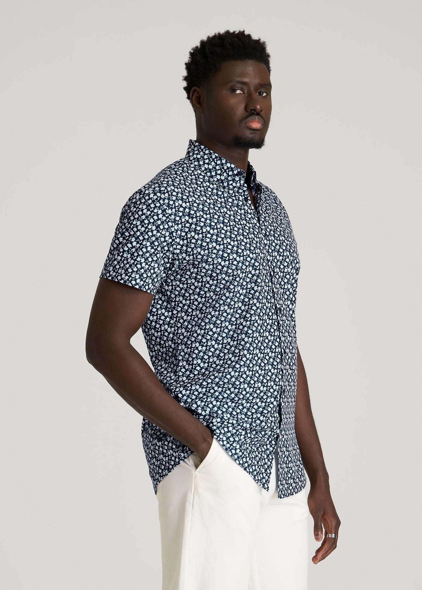 American Tall Men Short Sleeve Traveler Stretch Button Shirt for Tall Men in Ice Blue Mini Floral