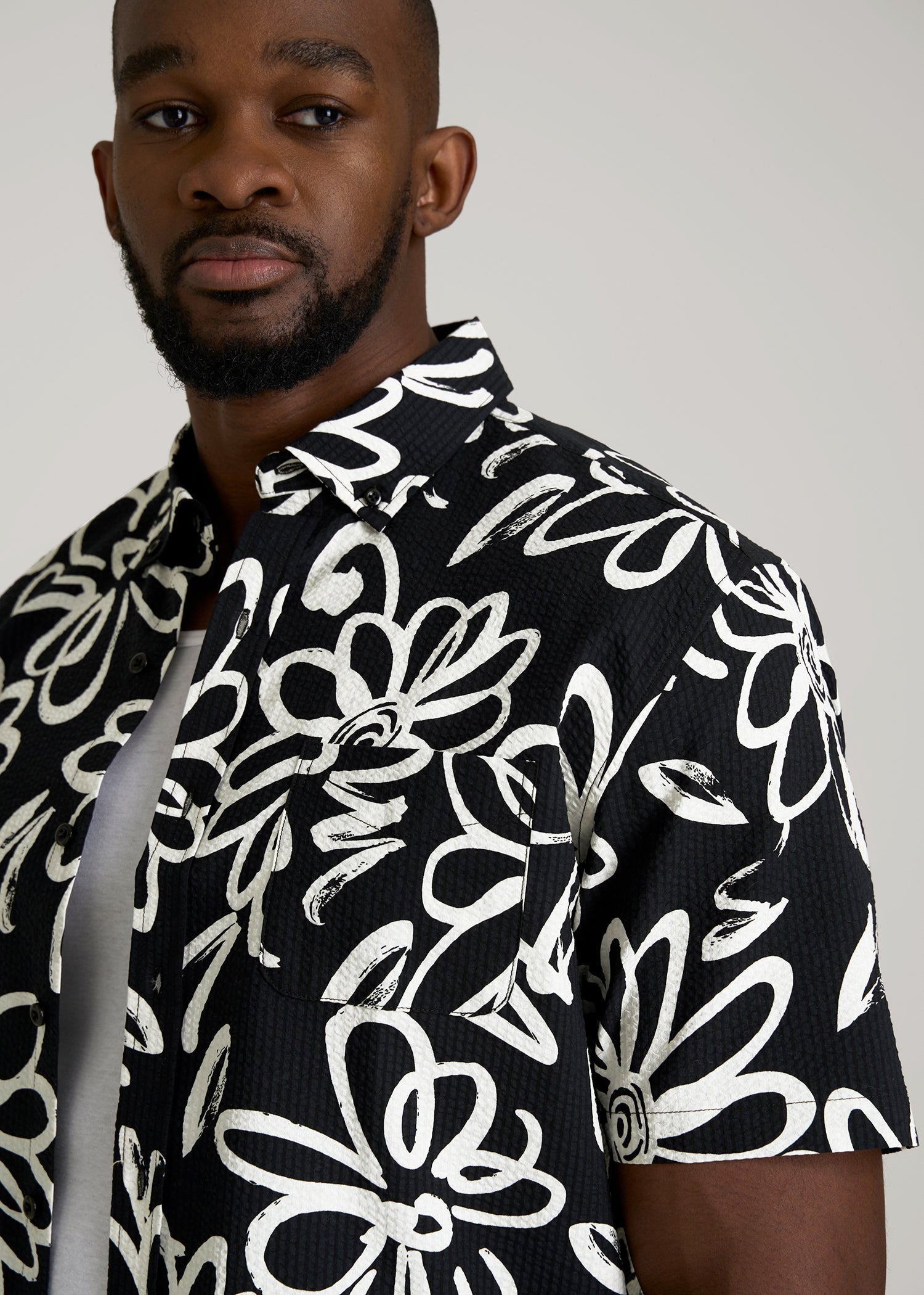 American Tall Men Seersucker Short Sleeve Shirt for Tall Men in Black and White Floral