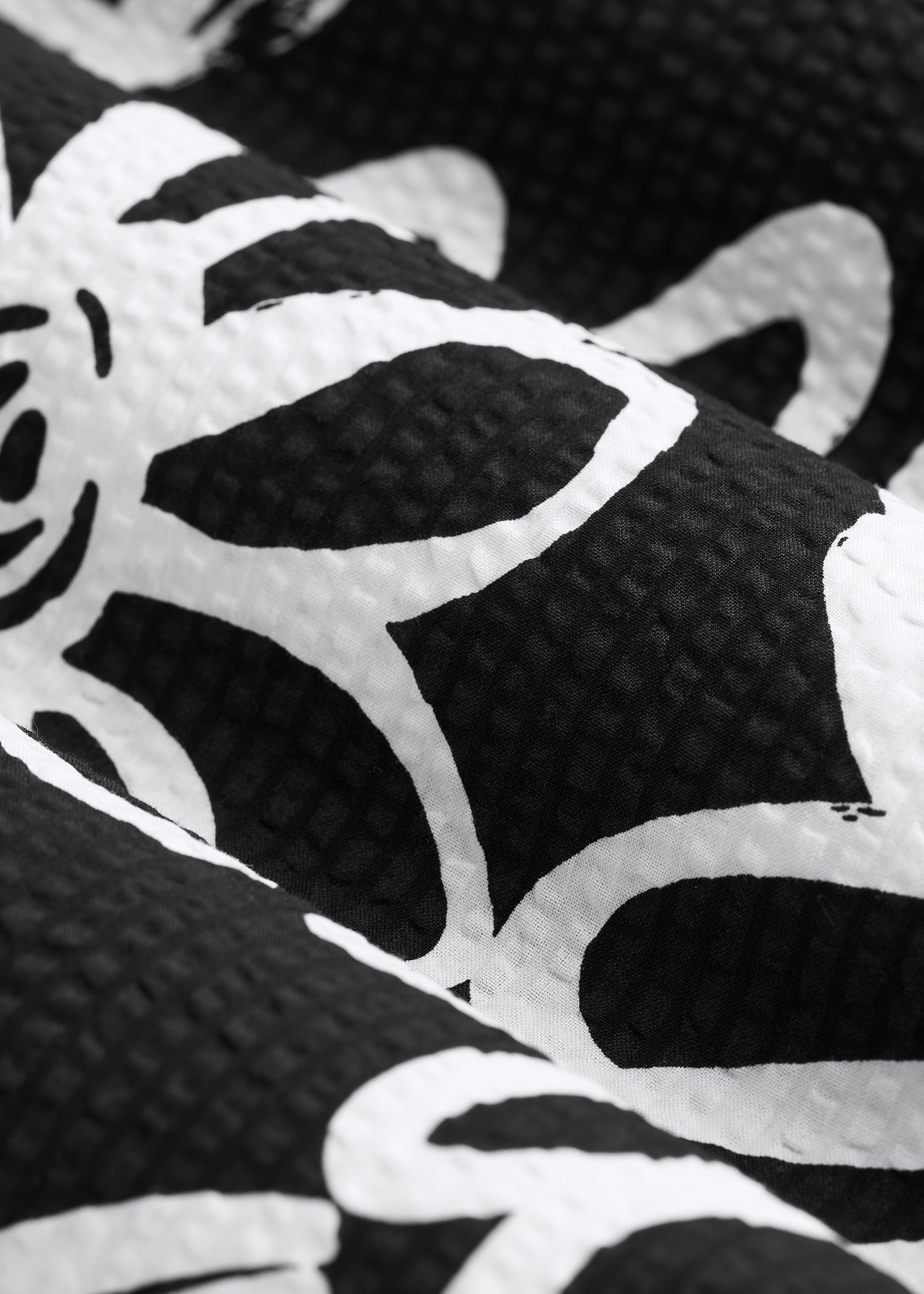 American Tall Men Seersucker Short Sleeve Shirt for Tall Men in Black and White Floral
