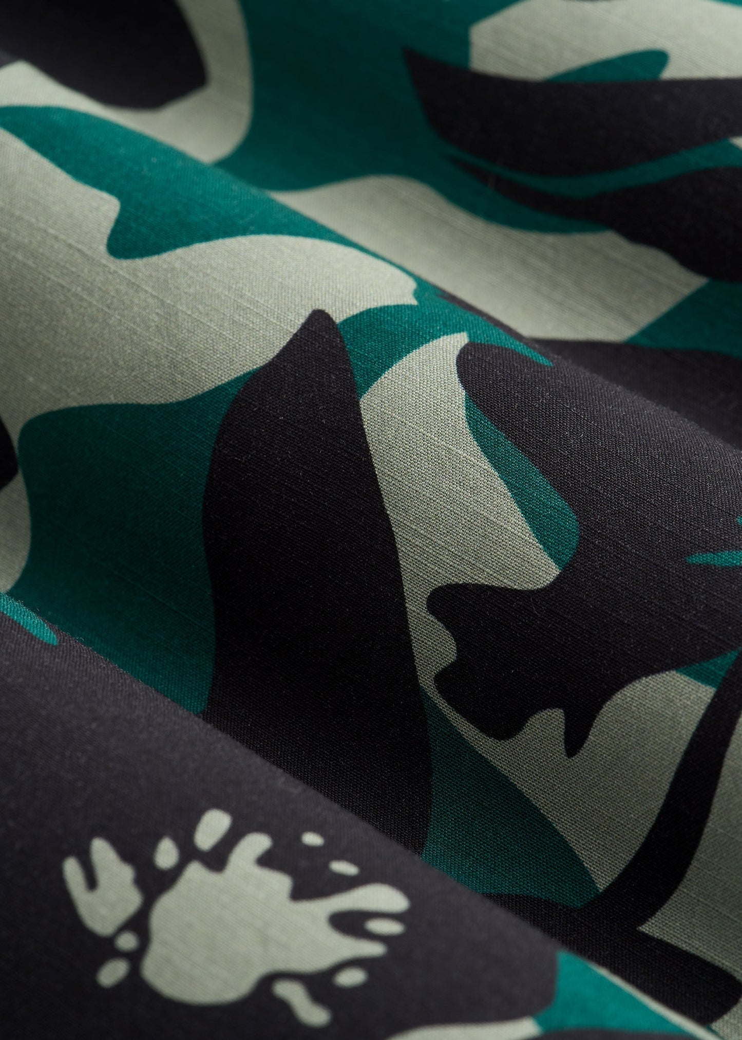 American Tall Men Short Sleeve Resort Shirt for Tall Men in Green and Black Floral