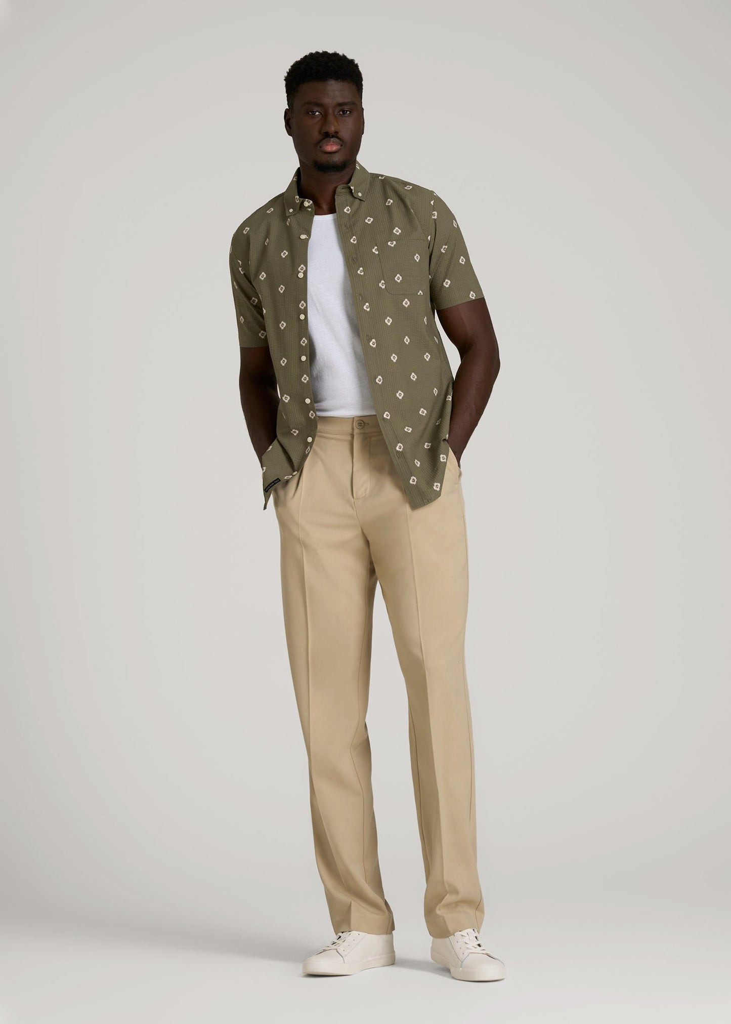 American Tall Men Relaxed Pleated Trousers for Tall Men in Light Khaki