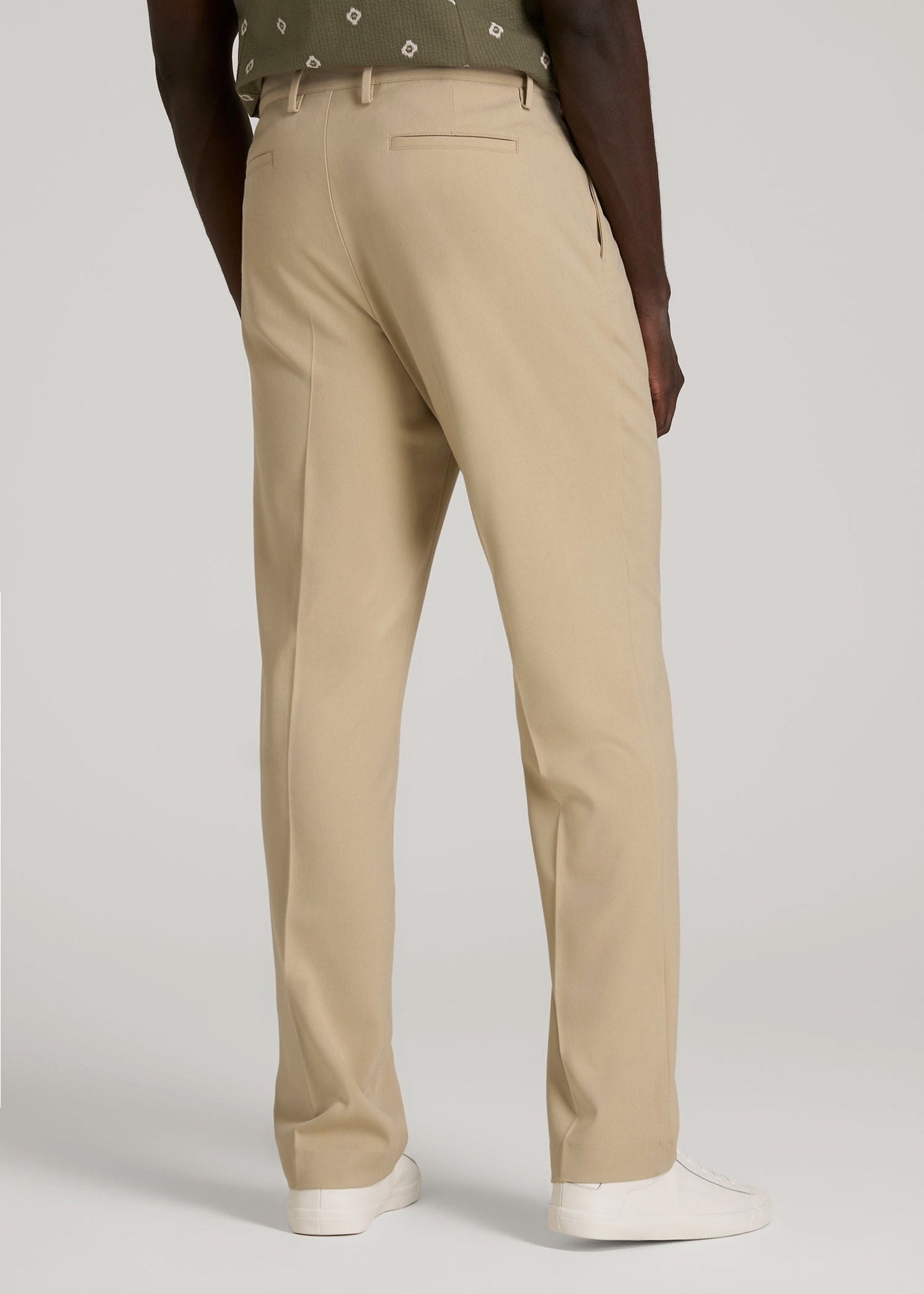 American Tall Men Relaxed Pleated Trousers for Tall Men in Light Khaki