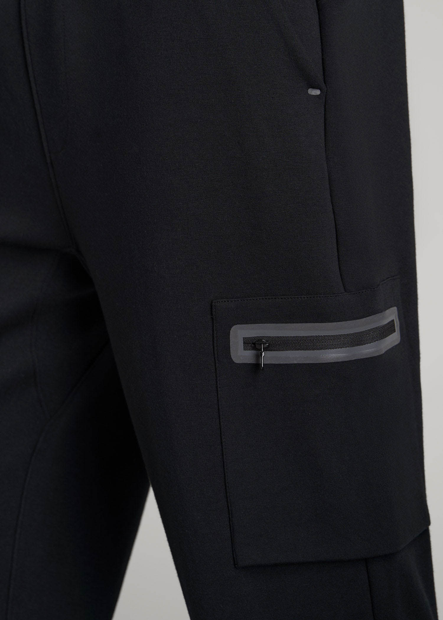 American Tall Men Tech Motion Fleece Cargo Joggers for Tall Men in Black