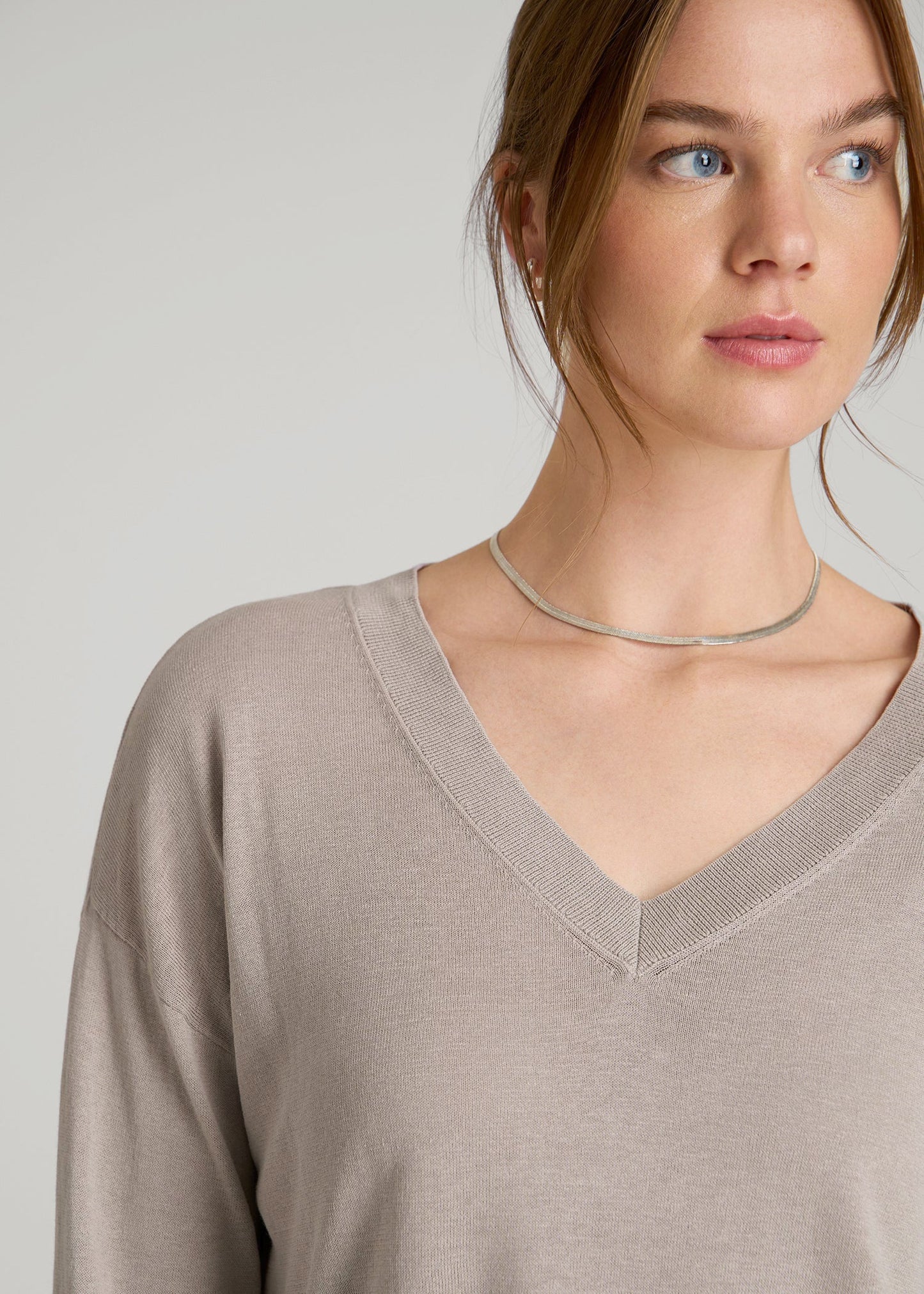 American Tall Women Linen Blend Split Hem V-Neck Sweater for Tall Women in Atmosphere
