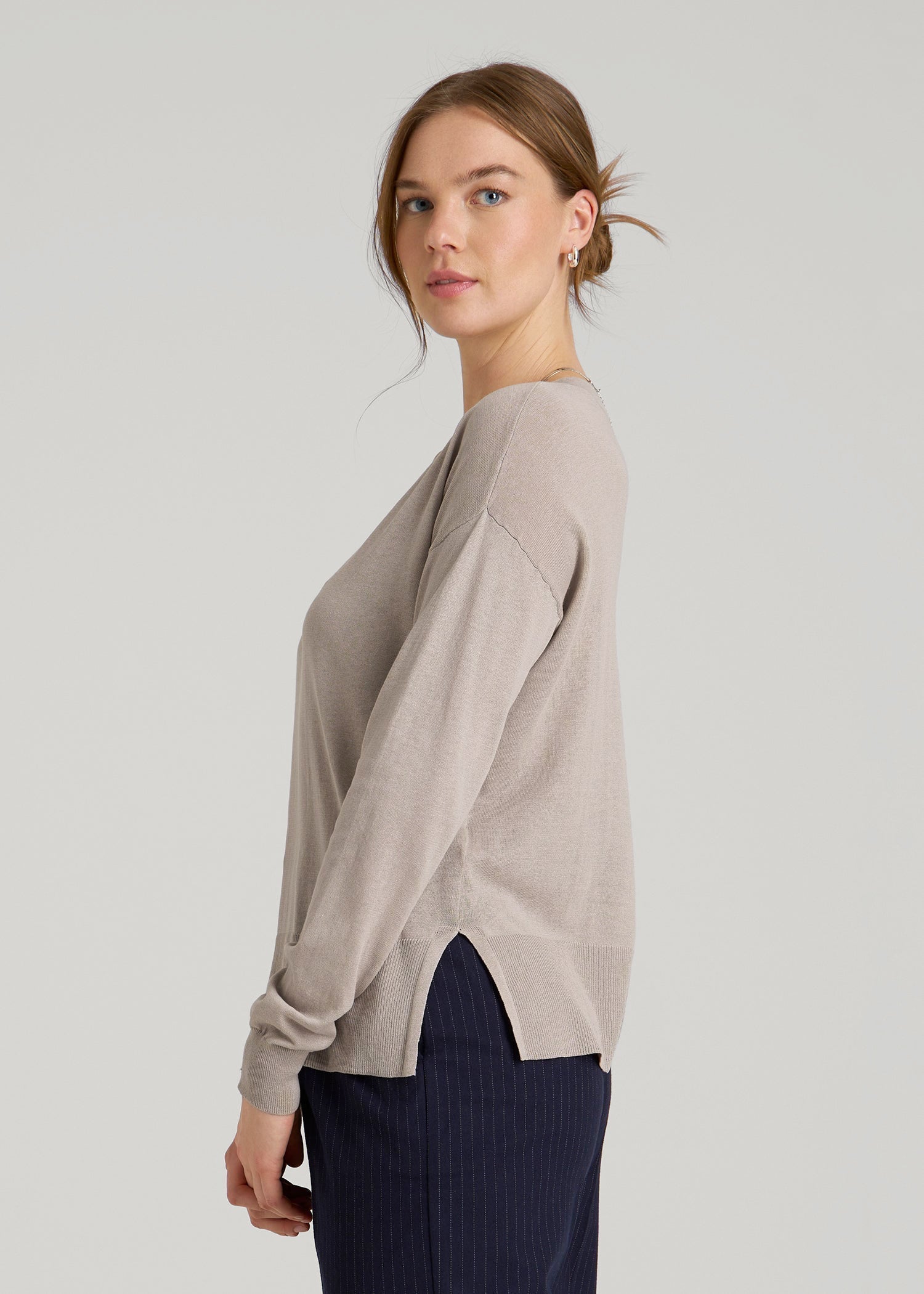 American Tall Women Linen Blend Split Hem V-Neck Sweater for Tall Women in Atmosphere