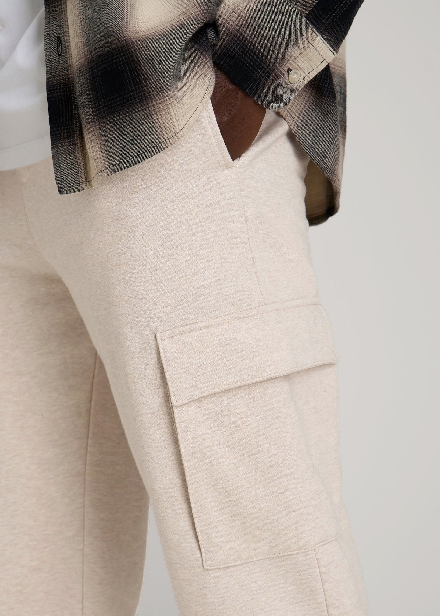 American Tall Men Wearever Fleece Straight Leg Cargo Sweatpant for Tall Men in Oatmeal Mix