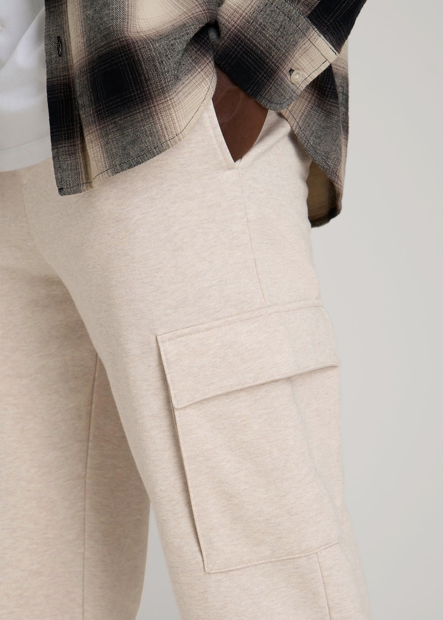 American Tall Men Wearever Fleece Straight Leg Cargo Sweatpant for Tall Men in Oatmeal Mix