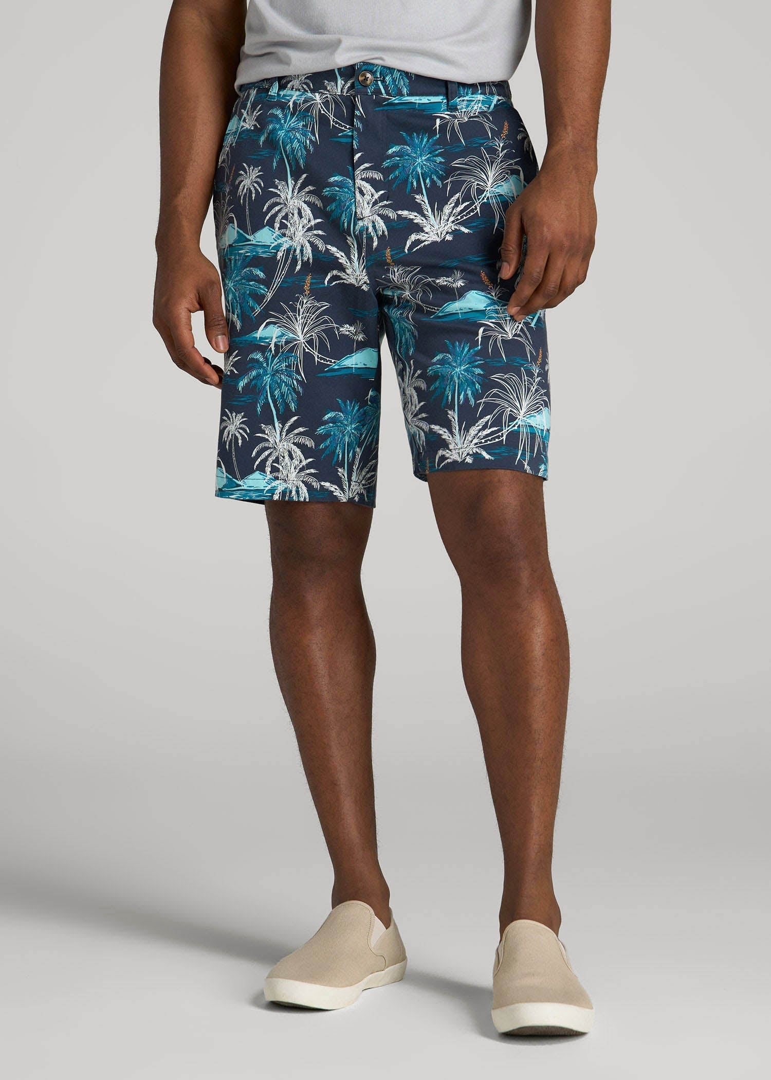American Tall Men Printed Stretch Cotton Shorts for Tall Men in Blue and White Palms