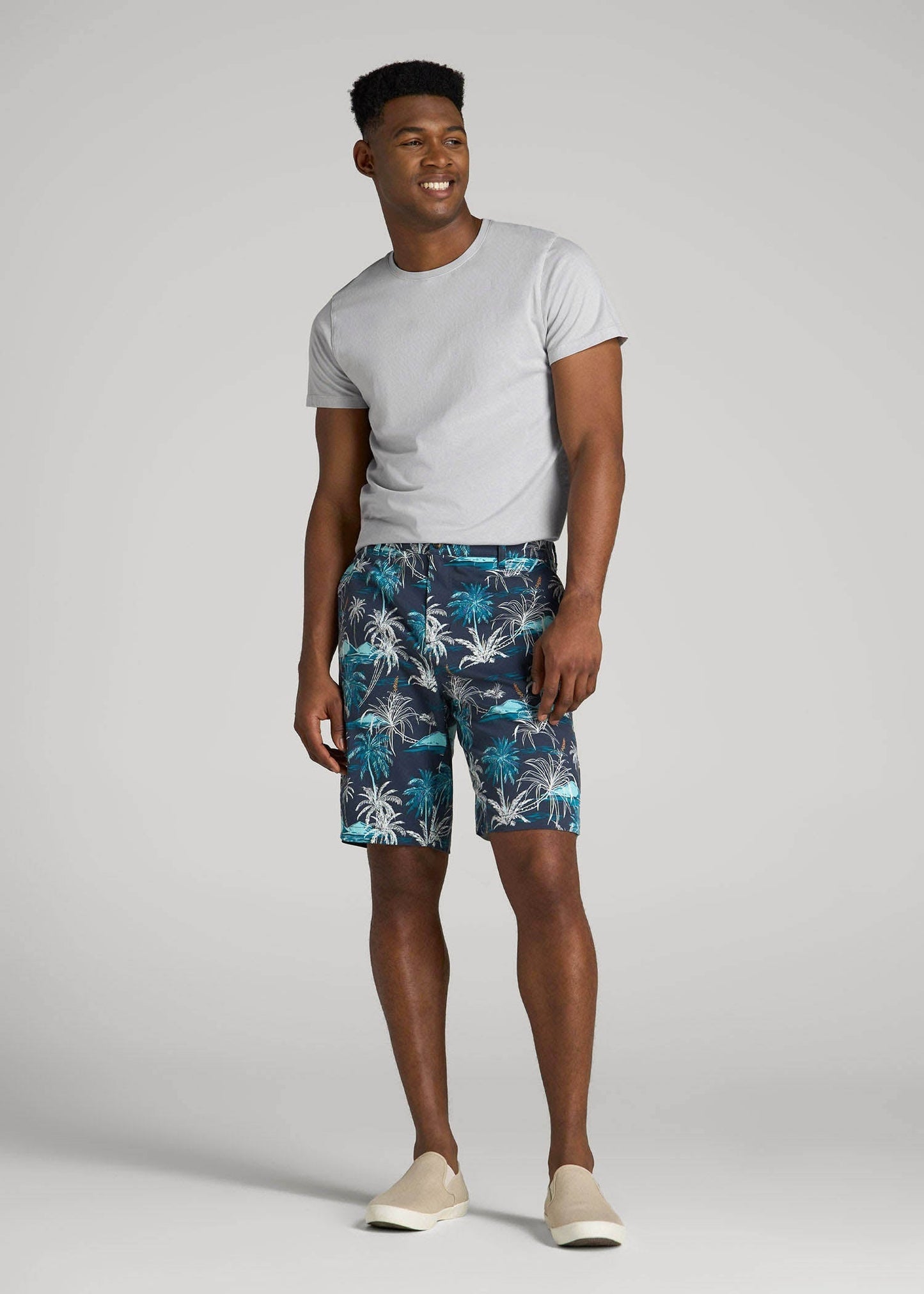 American Tall Men Printed Stretch Cotton Shorts for Tall Men in Blue and White Palms