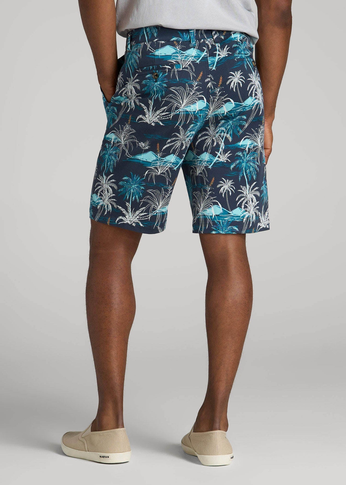 American Tall Men Printed Stretch Cotton Shorts for Tall Men in Blue and White Palms
