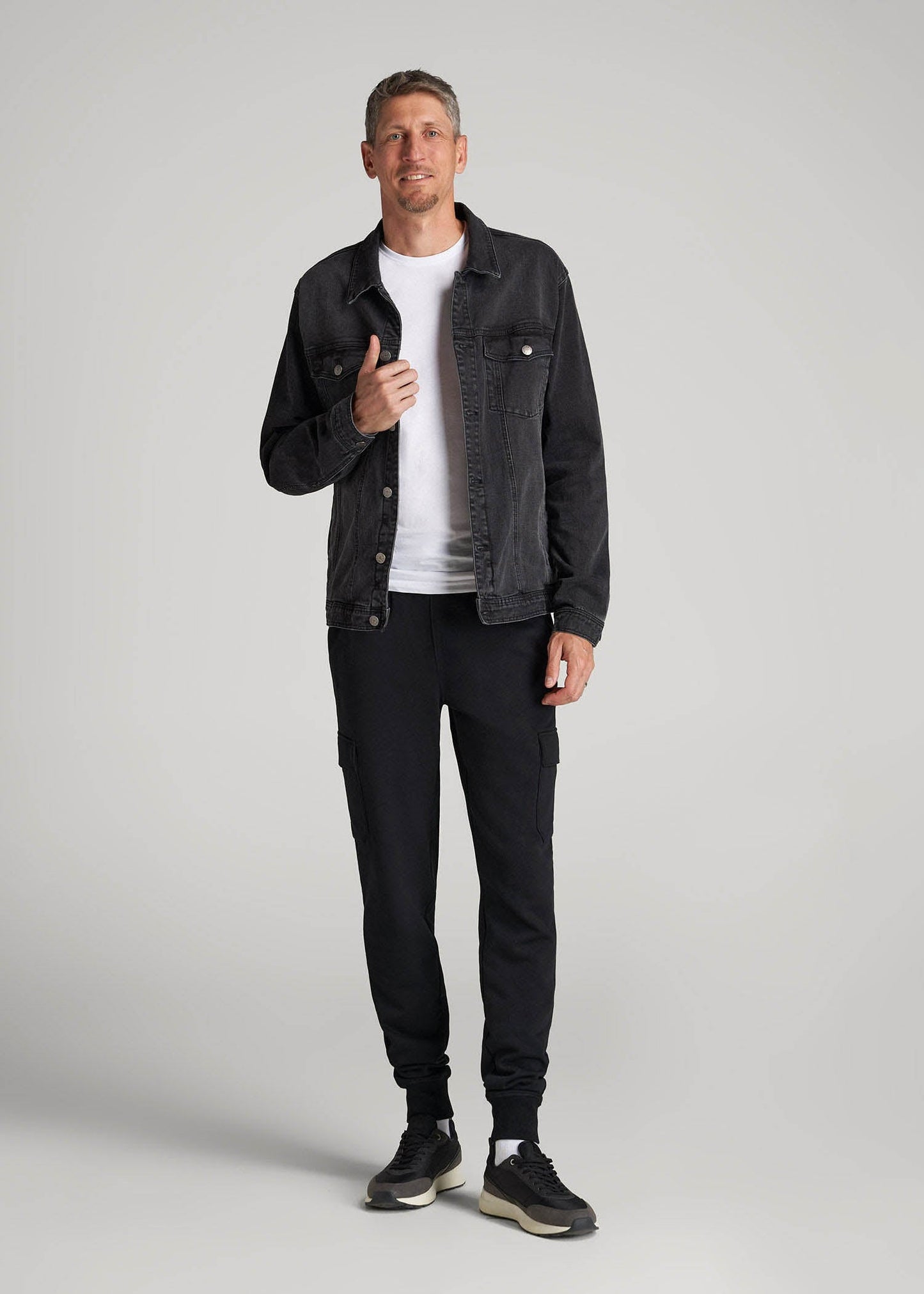 American Tall Men Wearever Fleece Cargo Jogger For Tall Men in Black