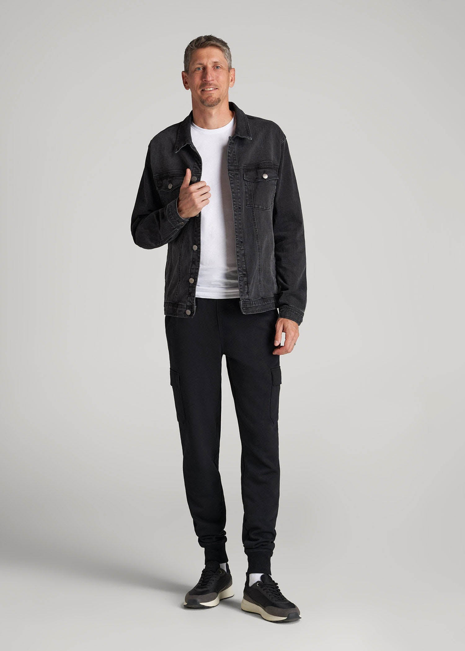 American Tall Men Wearever Fleece Cargo Jogger For Tall Men in Black