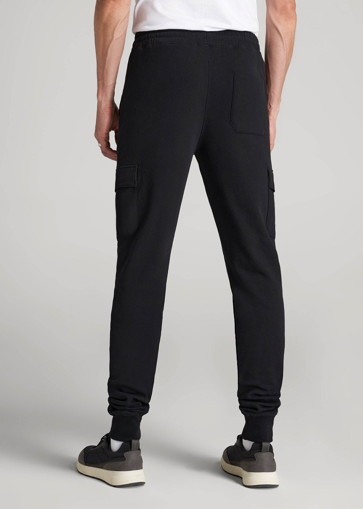American Tall Men Wearever Fleece Cargo Jogger For Tall Men in Black