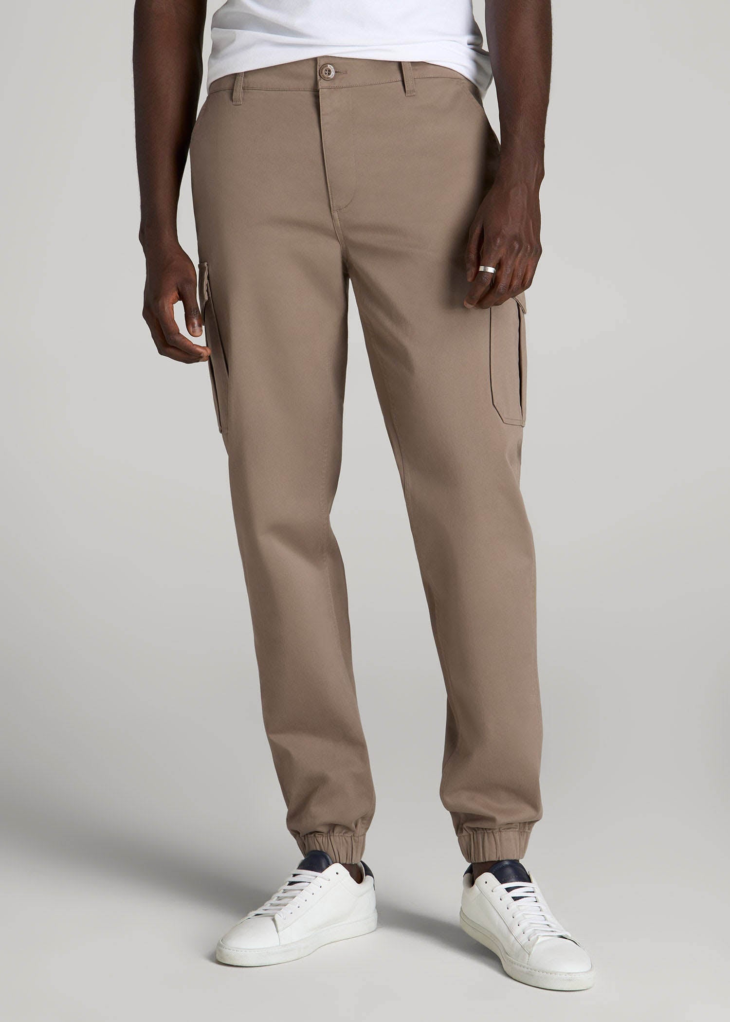 American Tall Men TAPERED-FIT Stretch Cotton Cargo Jogger Pants for Tall Men in Dark Sand