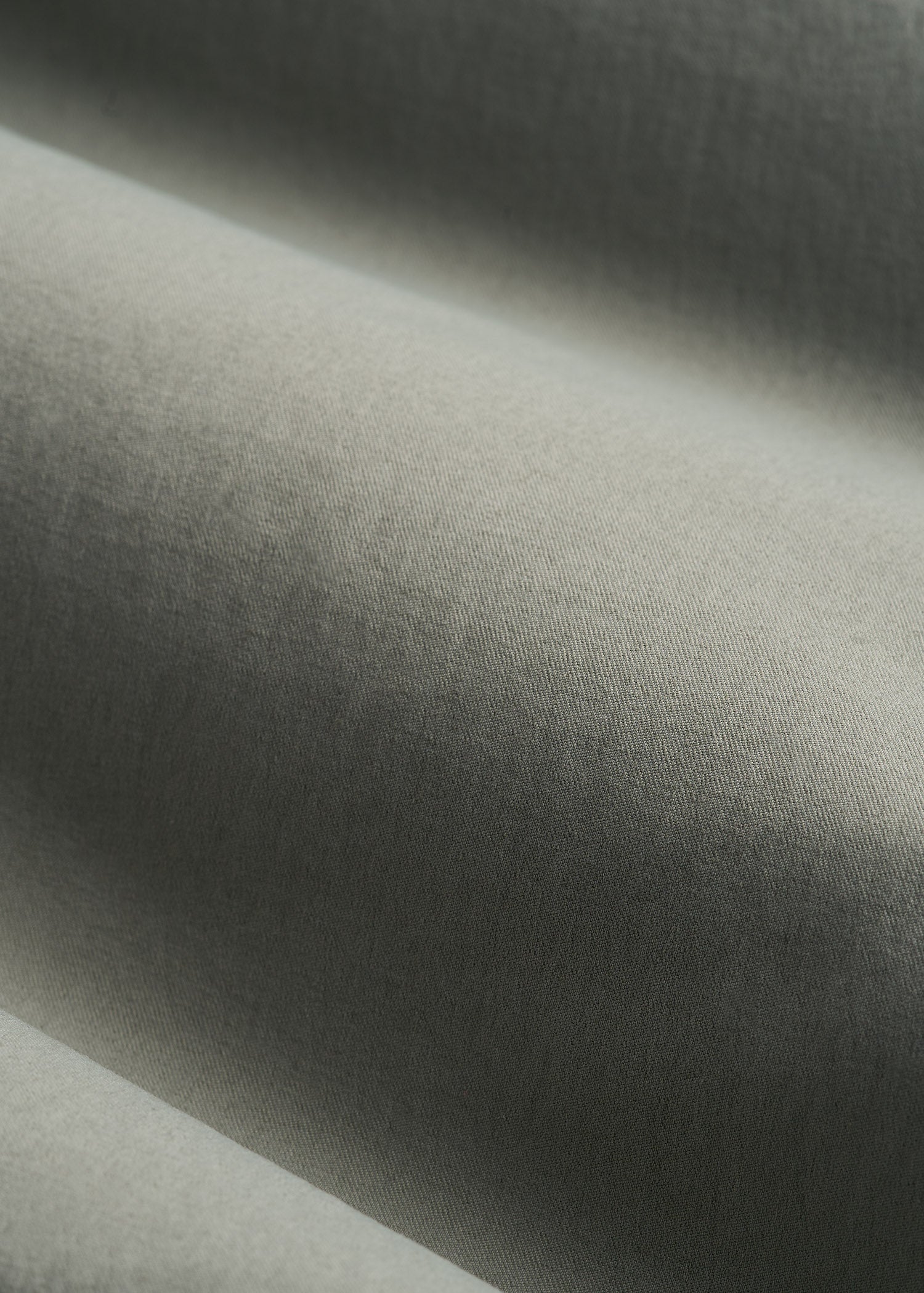American Tall Men TAPERED-FIT Traveler Pants for Tall Men in Light Grey